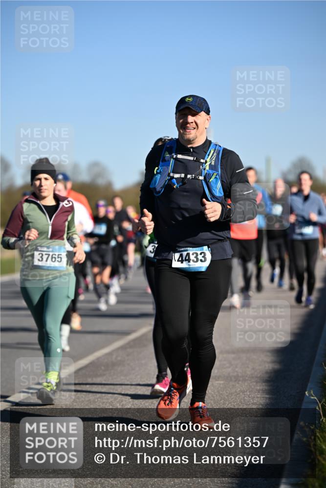 06.04.2025 - 44. Internationalen Wilhelmsburger Insellauf Dr. Thomas Lammeyer http://msf.ph/oto/7561357 06.04.2025 09:36:24 Laufen 3765, 3, 4433 meine-sportfotos.de