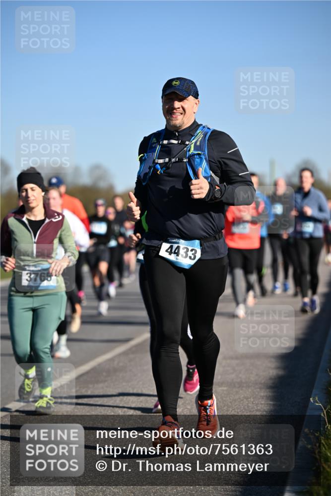 06.04.2025 - 44. Internationalen Wilhelmsburger Insellauf Dr. Thomas Lammeyer http://msf.ph/oto/7561363 06.04.2025 09:36:24 Laufen 3765, 4433 meine-sportfotos.de