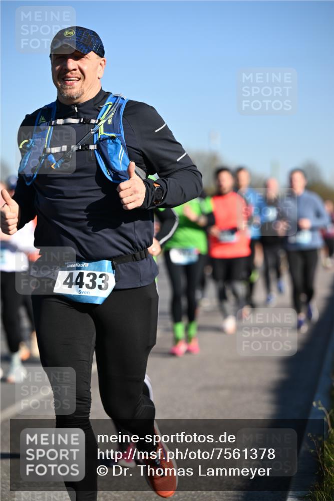 06.04.2025 - 44. Internationalen Wilhelmsburger Insellauf Dr. Thomas Lammeyer http://msf.ph/oto/7561378 06.04.2025 09:36:25 Laufen 4433 meine-sportfotos.de