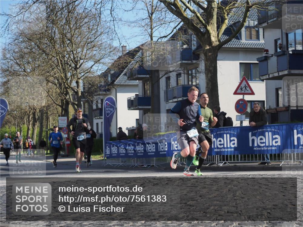 06.04.2025 - 44. Internationalen Wilhelmsburger Insellauf Luisa Fischer http://msf.ph/oto/7561383 06.04.2025 10:29:29 Ziel 3453, 4044, 5108, 3793, 4347 meine-sportfotos.de