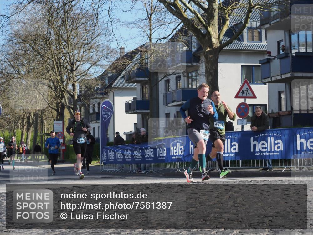 06.04.2025 - 44. Internationalen Wilhelmsburger Insellauf Luisa Fischer http://msf.ph/oto/7561387 06.04.2025 10:29:30 Ziel 3453, 4044, 4347, 3793 meine-sportfotos.de