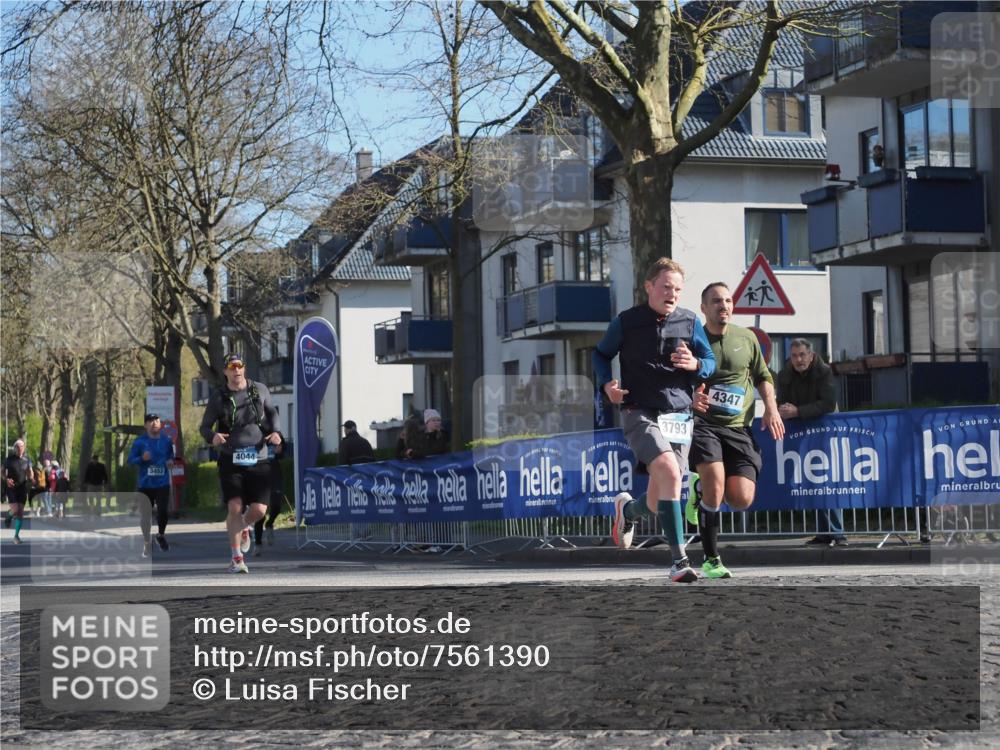 06.04.2025 - 44. Internationalen Wilhelmsburger Insellauf Luisa Fischer http://msf.ph/oto/7561390 06.04.2025 10:29:30 Ziel 3453, 4044, 3793, 4347 meine-sportfotos.de
