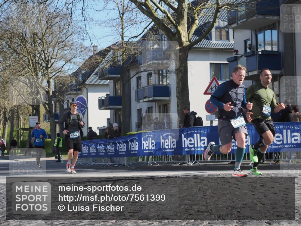 06.04.2025 - 44. Internationalen Wilhelmsburger Insellauf Luisa Fischer http://msf.ph/oto/7561399 06.04.2025 10:29:30 Ziel 3453, 4044, 3793, 4347 meine-sportfotos.de