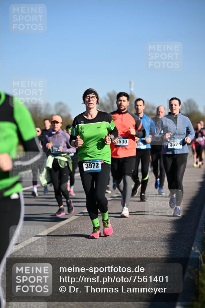 06.04.2025 - 44. Internationalen Wilhelmsburger Insellauf Dr. Thomas Lammeyer http://msf.ph/oto/7561401 06.04.2025 09:36:26 Laufen 3972, 8530, 3666, 3525 meine-sportfotos.de