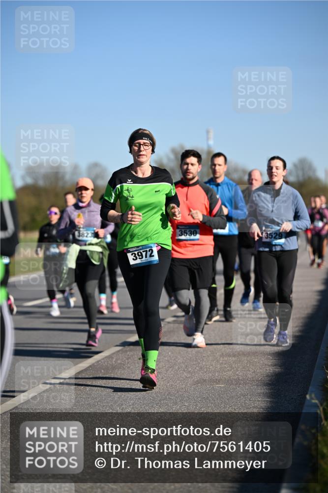 06.04.2025 - 44. Internationalen Wilhelmsburger Insellauf Dr. Thomas Lammeyer http://msf.ph/oto/7561405 06.04.2025 09:36:26 Laufen 823, 3972, 3530, 3529 meine-sportfotos.de