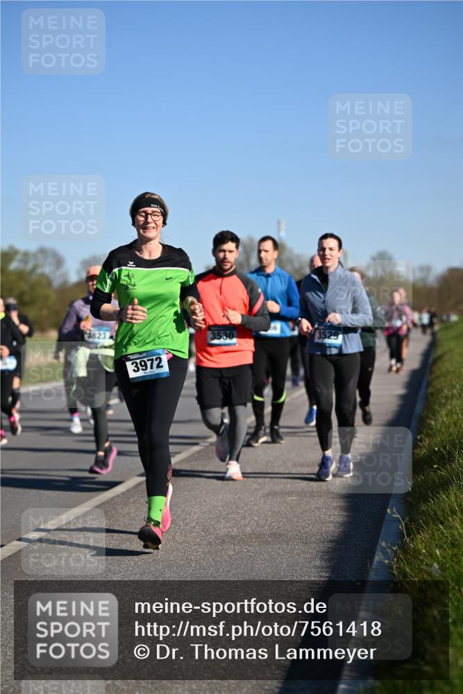 06.04.2025 - 44. Internationalen Wilhelmsburger Insellauf Dr. Thomas Lammeyer http://msf.ph/oto/7561418 06.04.2025 09:36:26 Laufen 9823, 3972, 3530, 3529 meine-sportfotos.de