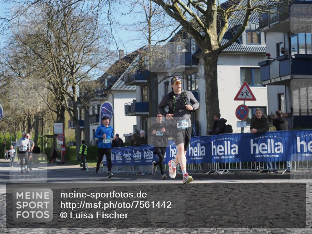 06.04.2025 - 44. Internationalen Wilhelmsburger Insellauf Luisa Fischer http://msf.ph/oto/7561442 06.04.2025 10:29:32 Ziel 3453, 4044, 5108 meine-sportfotos.de