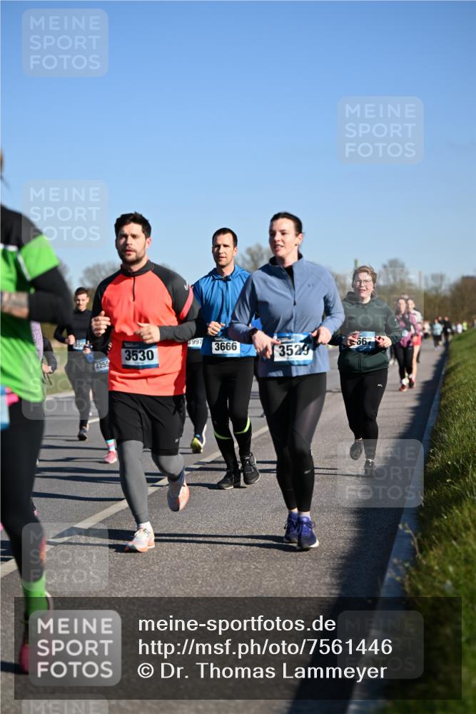 06.04.2025 - 44. Internationalen Wilhelmsburger Insellauf Dr. Thomas Lammeyer http://msf.ph/oto/7561446 06.04.2025 09:36:28 Laufen 997, 3530, 3666, 4255, 3529, 66 meine-sportfotos.de