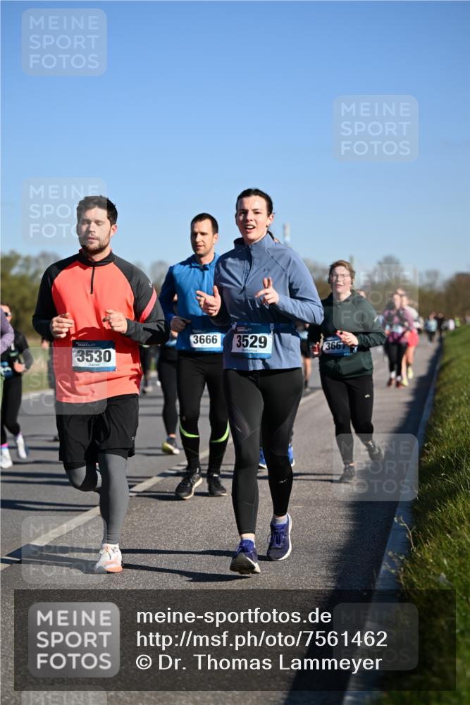 06.04.2025 - 44. Internationalen Wilhelmsburger Insellauf Dr. Thomas Lammeyer http://msf.ph/oto/7561462 06.04.2025 09:36:28 Laufen 3530, 3666, 3529, 3667 meine-sportfotos.de