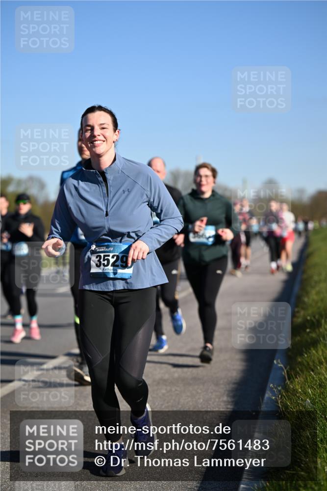 06.04.2025 - 44. Internationalen Wilhelmsburger Insellauf Dr. Thomas Lammeyer http://msf.ph/oto/7561483 06.04.2025 09:36:29 Laufen 3529 meine-sportfotos.de