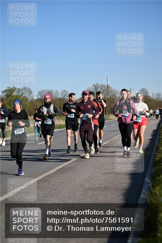 06.04.2025 - 44. Internationalen Wilhelmsburger Insellauf Dr. Thomas Lammeyer http://msf.ph/oto/7561591 06.04.2025 09:36:33 Laufen 3663, 3389, 3056, 401, 3533, 4029, 023 meine-sportfotos.de