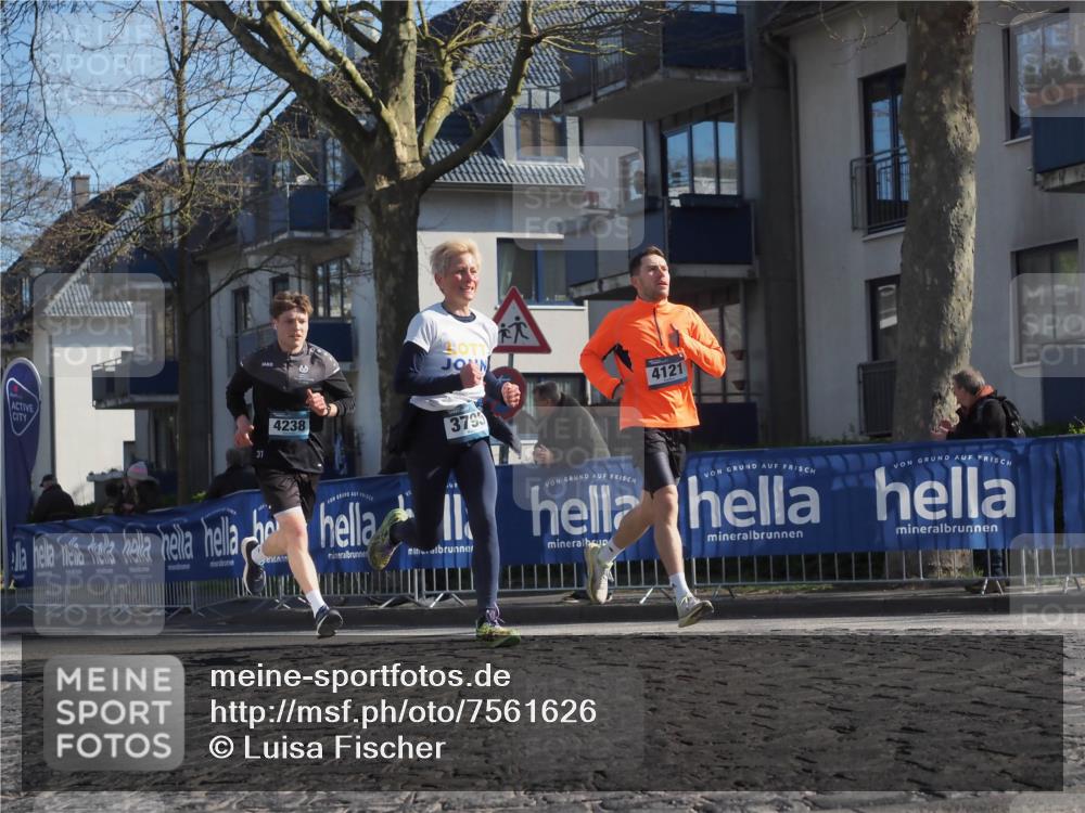 06.04.2025 - 44. Internationalen Wilhelmsburger Insellauf Luisa Fischer http://msf.ph/oto/7561626 06.04.2025 10:29:42 Ziel 4121, 4238, 3799, 31 meine-sportfotos.de