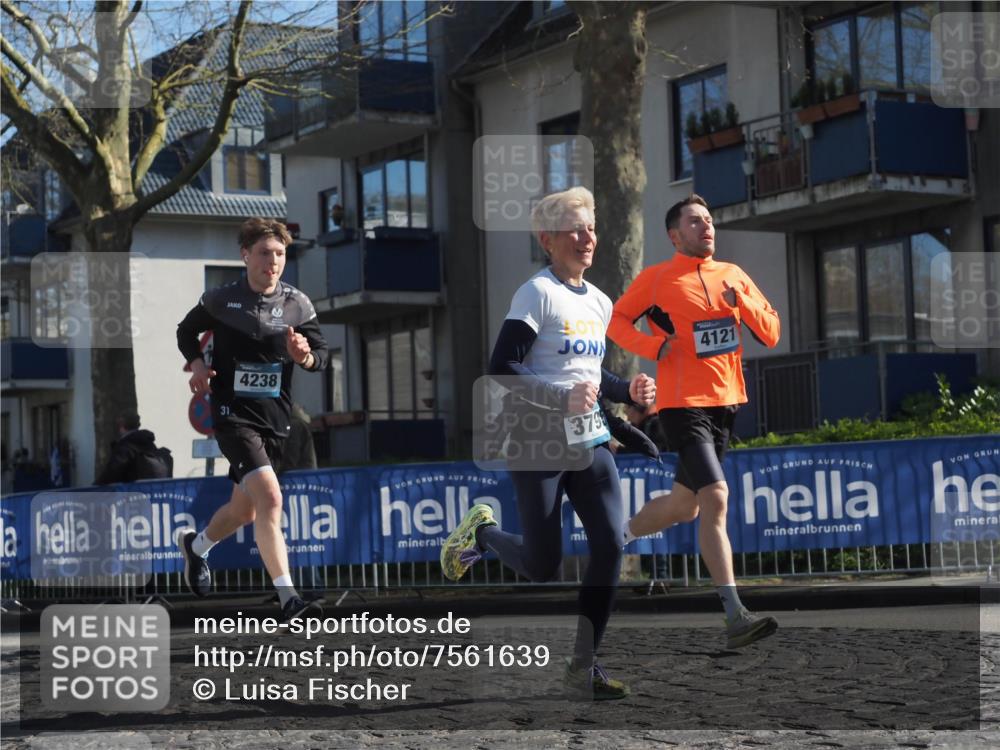 06.04.2025 - 44. Internationalen Wilhelmsburger Insellauf Luisa Fischer http://msf.ph/oto/7561639 06.04.2025 10:29:43 Ziel 31, 4238, 4121, 379 meine-sportfotos.de