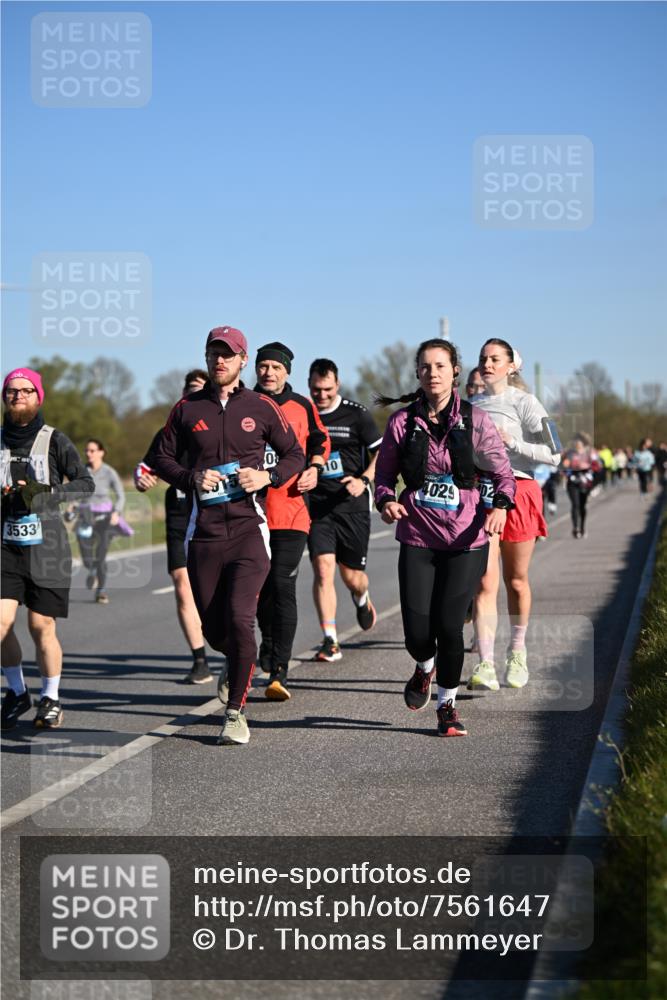 06.04.2025 - 44. Internationalen Wilhelmsburger Insellauf Dr. Thomas Lammeyer http://msf.ph/oto/7561647 06.04.2025 09:36:35 Laufen 3533, 10, 4029, 02 meine-sportfotos.de