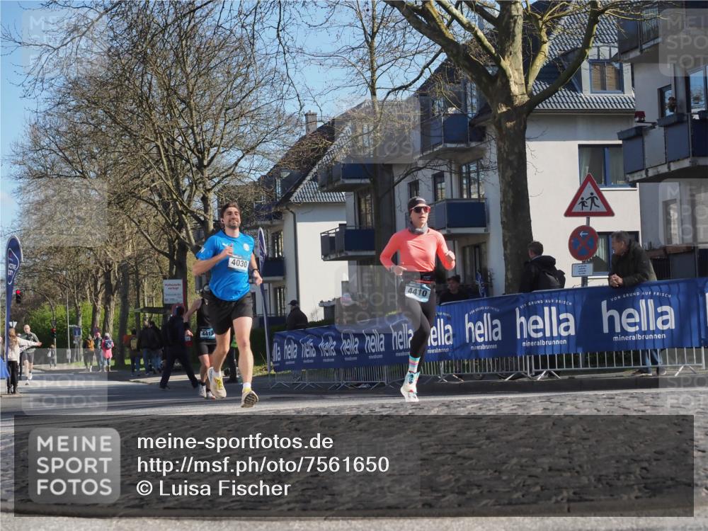 06.04.2025 - 44. Internationalen Wilhelmsburger Insellauf Luisa Fischer http://msf.ph/oto/7561650 06.04.2025 10:30:04 Ziel 4413, 4030, 4410 meine-sportfotos.de