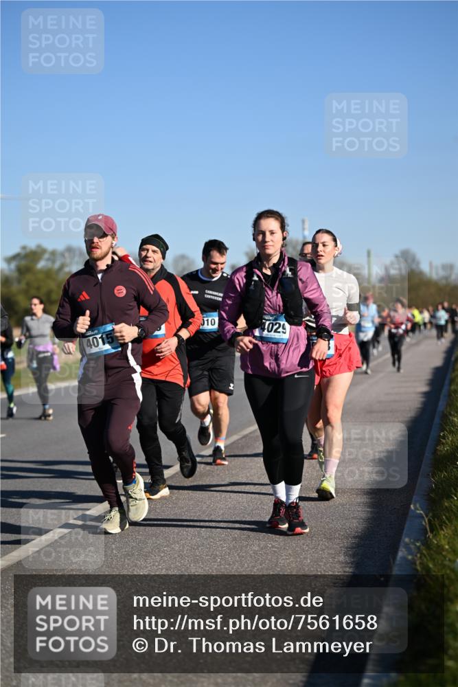 06.04.2025 - 44. Internationalen Wilhelmsburger Insellauf Dr. Thomas Lammeyer http://msf.ph/oto/7561658 06.04.2025 09:36:36 Laufen 401, 010, 4029 meine-sportfotos.de