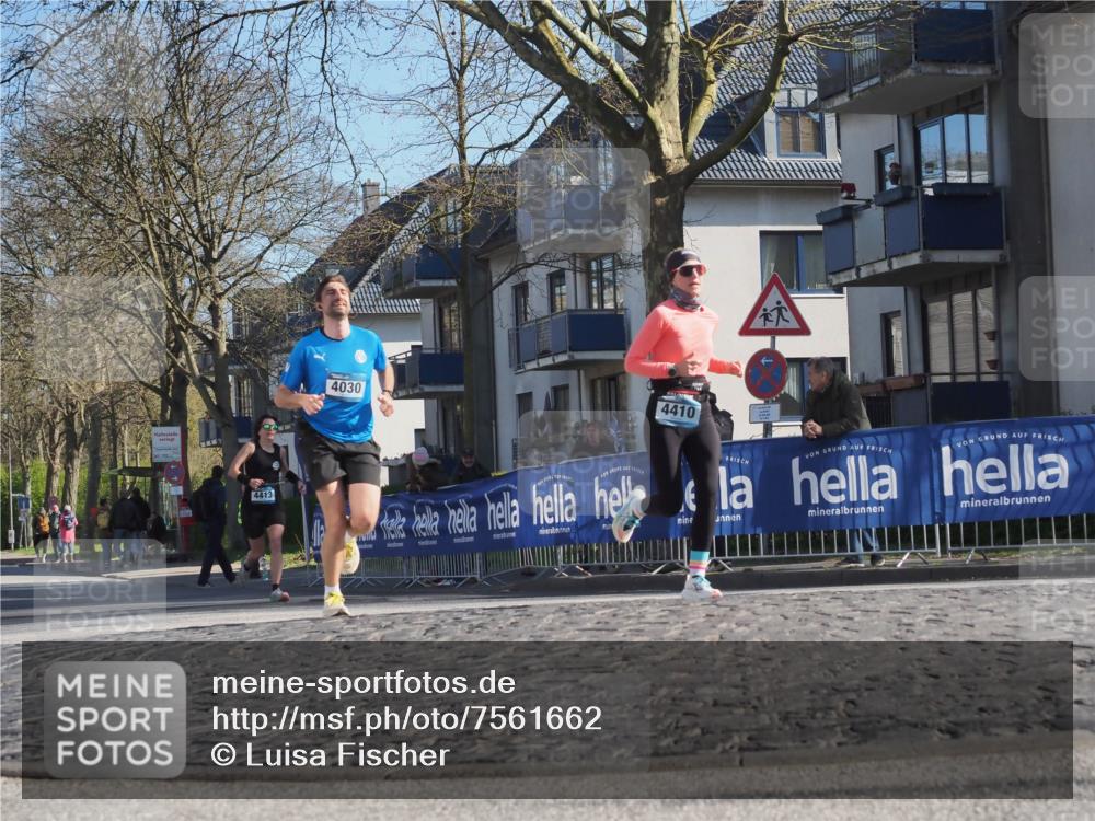06.04.2025 - 44. Internationalen Wilhelmsburger Insellauf Luisa Fischer http://msf.ph/oto/7561662 06.04.2025 10:30:04 Ziel 4413, 4030, 4410 meine-sportfotos.de