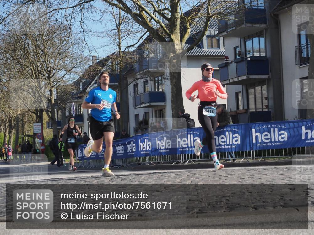 06.04.2025 - 44. Internationalen Wilhelmsburger Insellauf Luisa Fischer http://msf.ph/oto/7561671 06.04.2025 10:30:05 Ziel 4413, 4030, 4410 meine-sportfotos.de