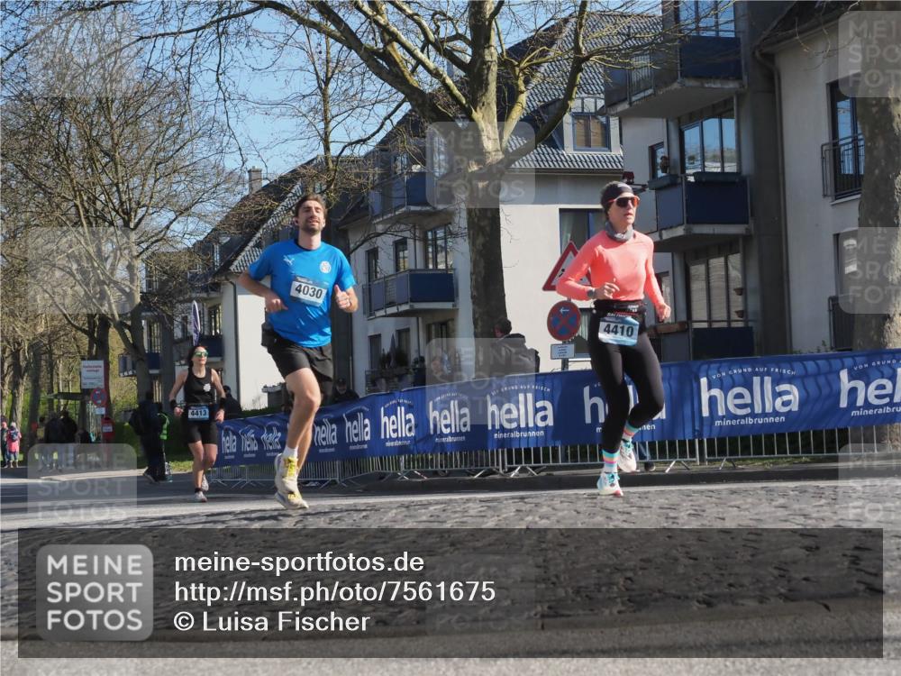 06.04.2025 - 44. Internationalen Wilhelmsburger Insellauf Luisa Fischer http://msf.ph/oto/7561675 06.04.2025 10:30:05 Ziel 4413, 4030, 4410 meine-sportfotos.de