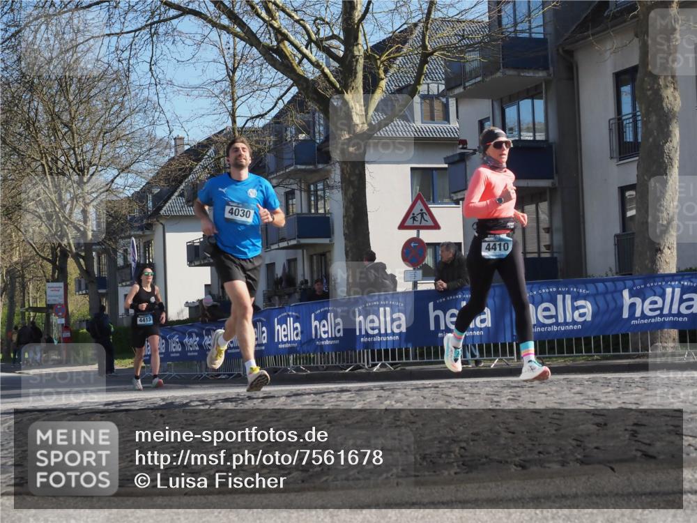 06.04.2025 - 44. Internationalen Wilhelmsburger Insellauf Luisa Fischer http://msf.ph/oto/7561678 06.04.2025 10:30:05 Ziel 4413, 4030, 4410 meine-sportfotos.de
