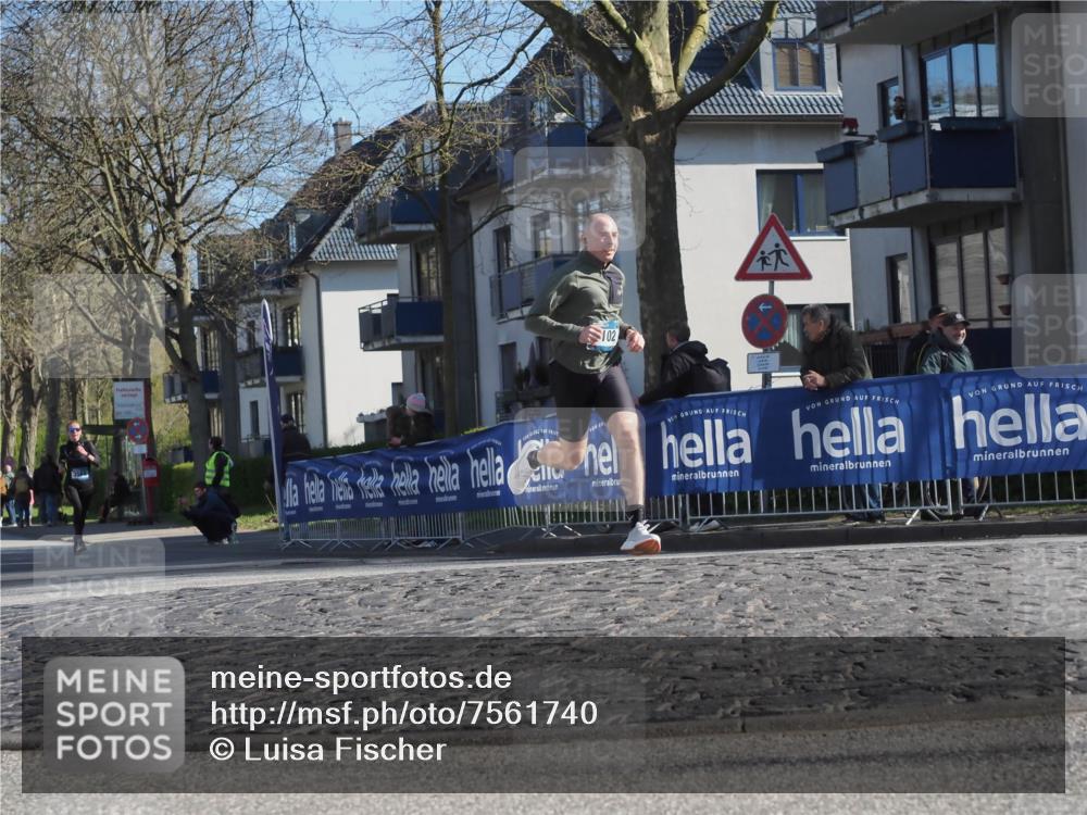 06.04.2025 - 44. Internationalen Wilhelmsburger Insellauf Luisa Fischer http://msf.ph/oto/7561740 06.04.2025 10:30:11 Ziel 102 meine-sportfotos.de