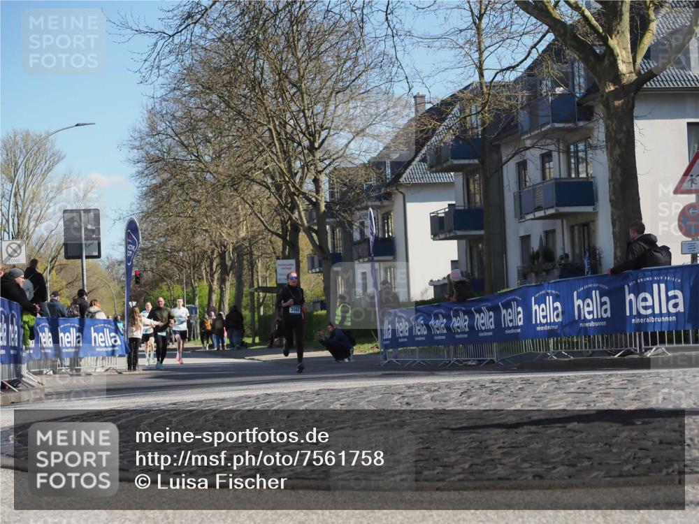 06.04.2025 - 44. Internationalen Wilhelmsburger Insellauf Luisa Fischer http://msf.ph/oto/7561758 06.04.2025 10:30:12 Ziel 3562 meine-sportfotos.de