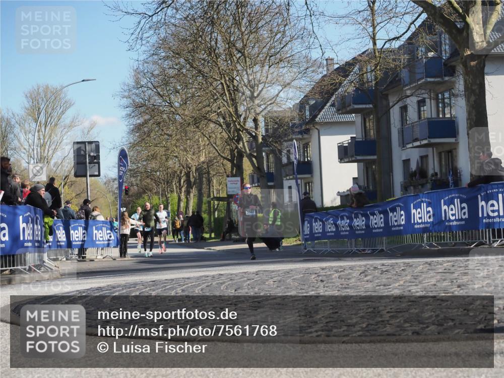 06.04.2025 - 44. Internationalen Wilhelmsburger Insellauf Luisa Fischer http://msf.ph/oto/7561768 06.04.2025 10:30:12 Ziel 3562 meine-sportfotos.de