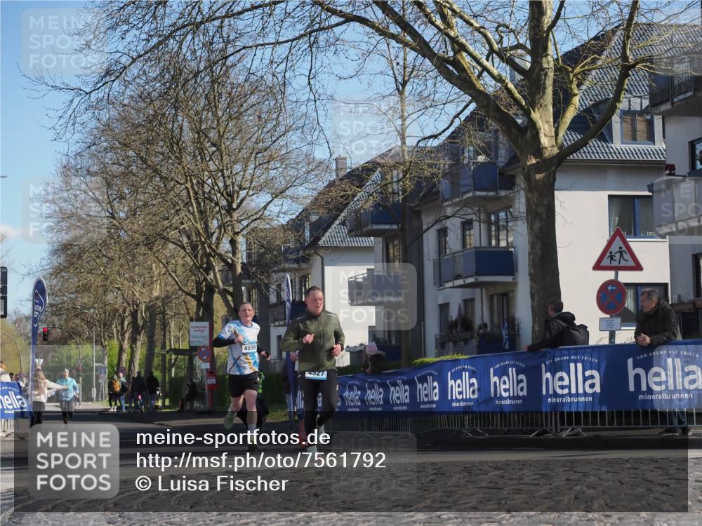 06.04.2025 - 44. Internationalen Wilhelmsburger Insellauf Luisa Fischer http://msf.ph/oto/7561792 06.04.2025 10:30:18 Ziel 4559, 4927 meine-sportfotos.de