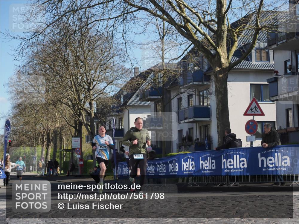 06.04.2025 - 44. Internationalen Wilhelmsburger Insellauf Luisa Fischer http://msf.ph/oto/7561798 06.04.2025 10:30:18 Ziel 4559, 4527 meine-sportfotos.de