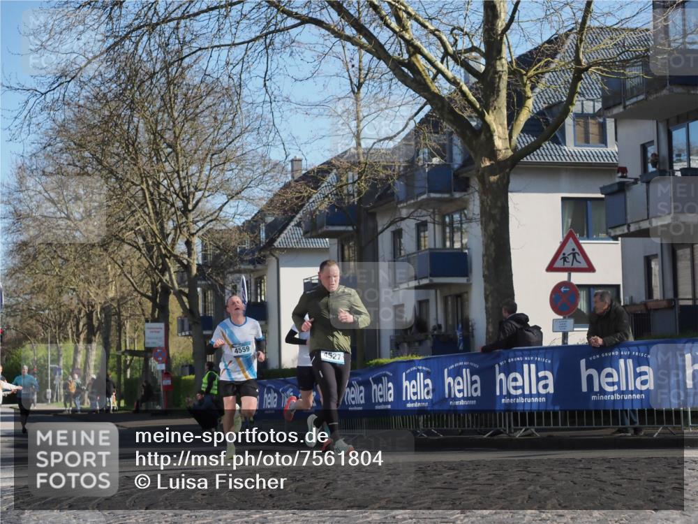 06.04.2025 - 44. Internationalen Wilhelmsburger Insellauf Luisa Fischer http://msf.ph/oto/7561804 06.04.2025 10:30:18 Ziel 4559, 4527 meine-sportfotos.de