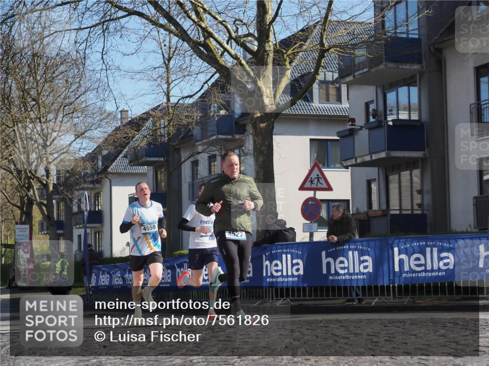 06.04.2025 - 44. Internationalen Wilhelmsburger Insellauf Luisa Fischer http://msf.ph/oto/7561826 06.04.2025 10:30:19 Ziel 4559, 4527 meine-sportfotos.de