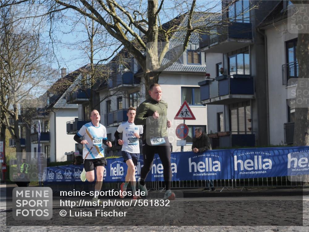 06.04.2025 - 44. Internationalen Wilhelmsburger Insellauf Luisa Fischer http://msf.ph/oto/7561832 06.04.2025 10:30:19 Ziel 4559, 3297, 4527 meine-sportfotos.de