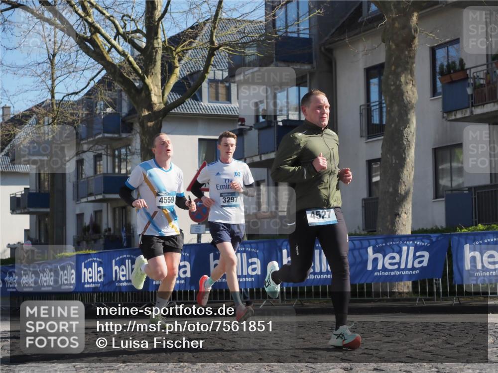 06.04.2025 - 44. Internationalen Wilhelmsburger Insellauf Luisa Fischer http://msf.ph/oto/7561851 06.04.2025 10:30:20 Ziel 4559, 3297, 4527 meine-sportfotos.de