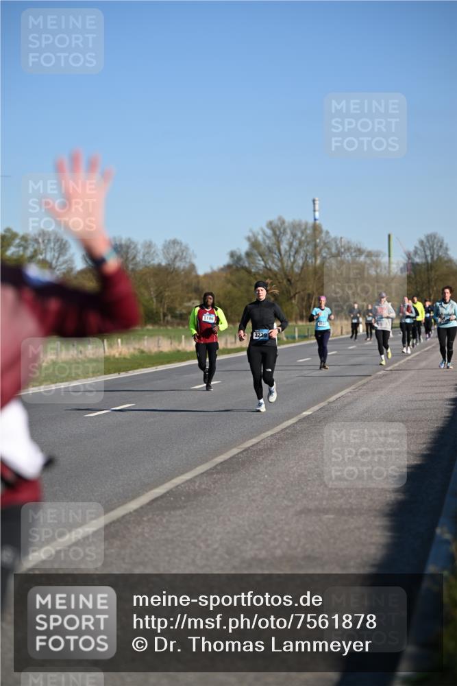 06.04.2025 - 44. Internationalen Wilhelmsburger Insellauf Dr. Thomas Lammeyer http://msf.ph/oto/7561878 06.04.2025 09:36:46 Laufen 5106, 3239, 3157 meine-sportfotos.de