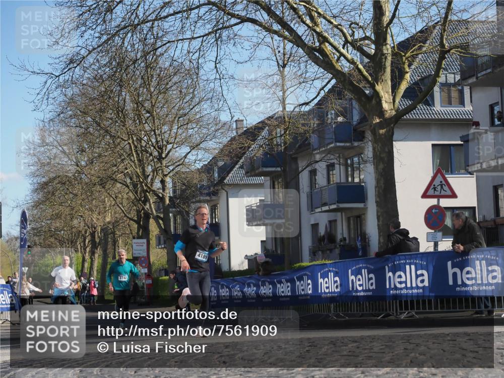 06.04.2025 - 44. Internationalen Wilhelmsburger Insellauf Luisa Fischer http://msf.ph/oto/7561909 06.04.2025 10:30:26 Ziel 3742, 4189 meine-sportfotos.de