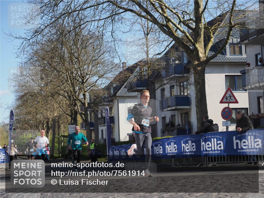 06.04.2025 - 44. Internationalen Wilhelmsburger Insellauf Luisa Fischer http://msf.ph/oto/7561914 06.04.2025 10:30:27 Ziel 3400, 3742, 4189 meine-sportfotos.de