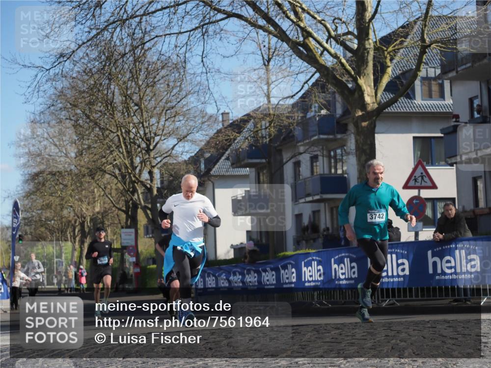 06.04.2025 - 44. Internationalen Wilhelmsburger Insellauf Luisa Fischer http://msf.ph/oto/7561964 06.04.2025 10:30:29 Ziel 3742 meine-sportfotos.de