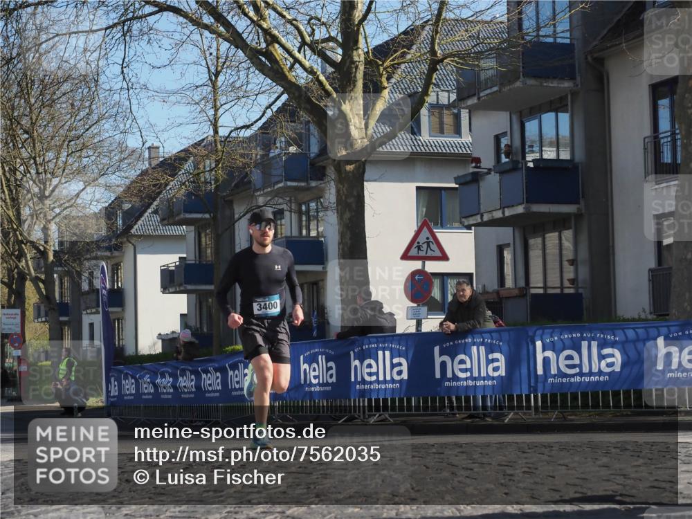 06.04.2025 - 44. Internationalen Wilhelmsburger Insellauf Luisa Fischer http://msf.ph/oto/7562035 06.04.2025 10:30:32 Ziel 3400 meine-sportfotos.de