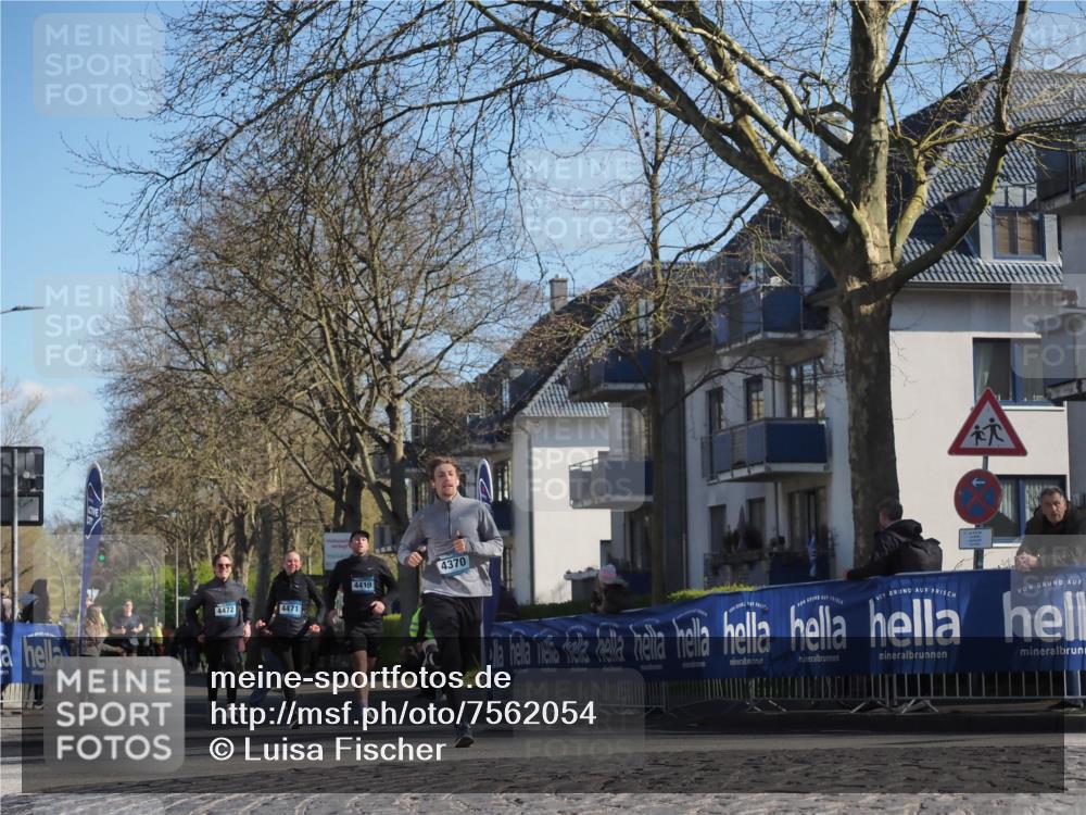 06.04.2025 - 44. Internationalen Wilhelmsburger Insellauf Luisa Fischer http://msf.ph/oto/7562054 06.04.2025 10:30:35 Ziel 4472, 4471, 4419, 4370 meine-sportfotos.de