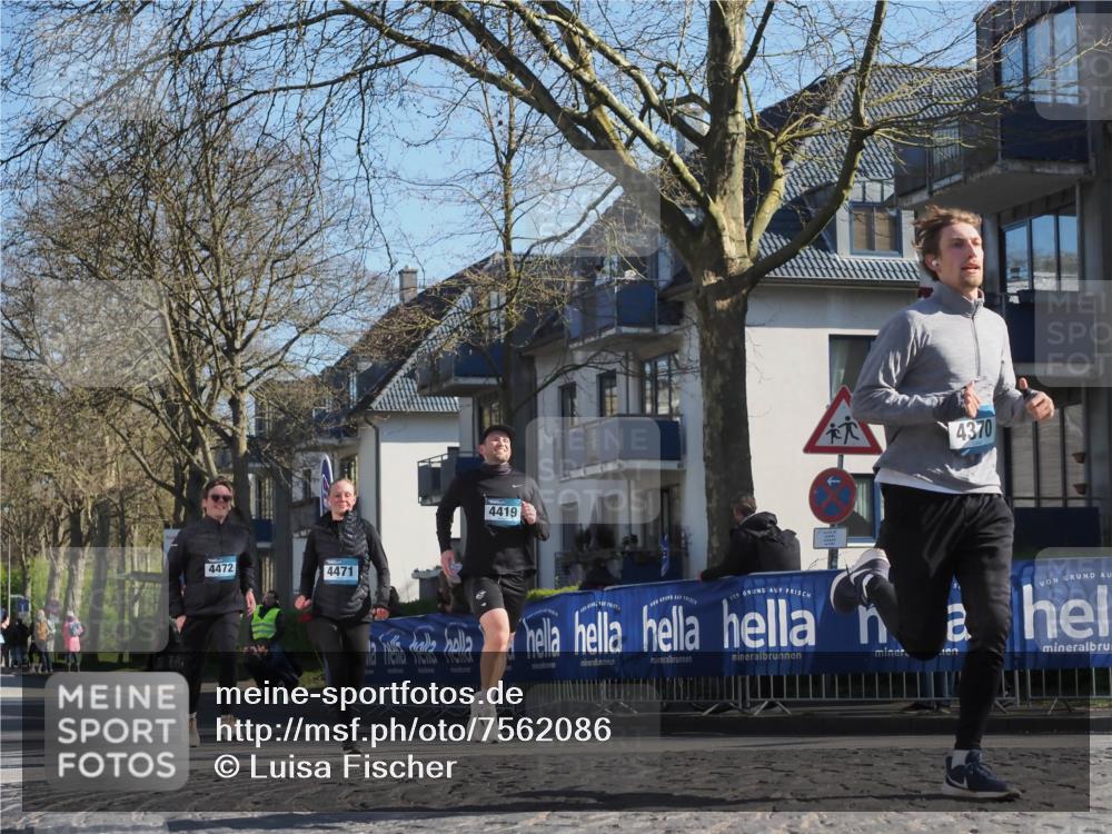 06.04.2025 - 44. Internationalen Wilhelmsburger Insellauf Luisa Fischer http://msf.ph/oto/7562086 06.04.2025 10:30:37 Ziel 4472, 4471, 4419, 4370 meine-sportfotos.de