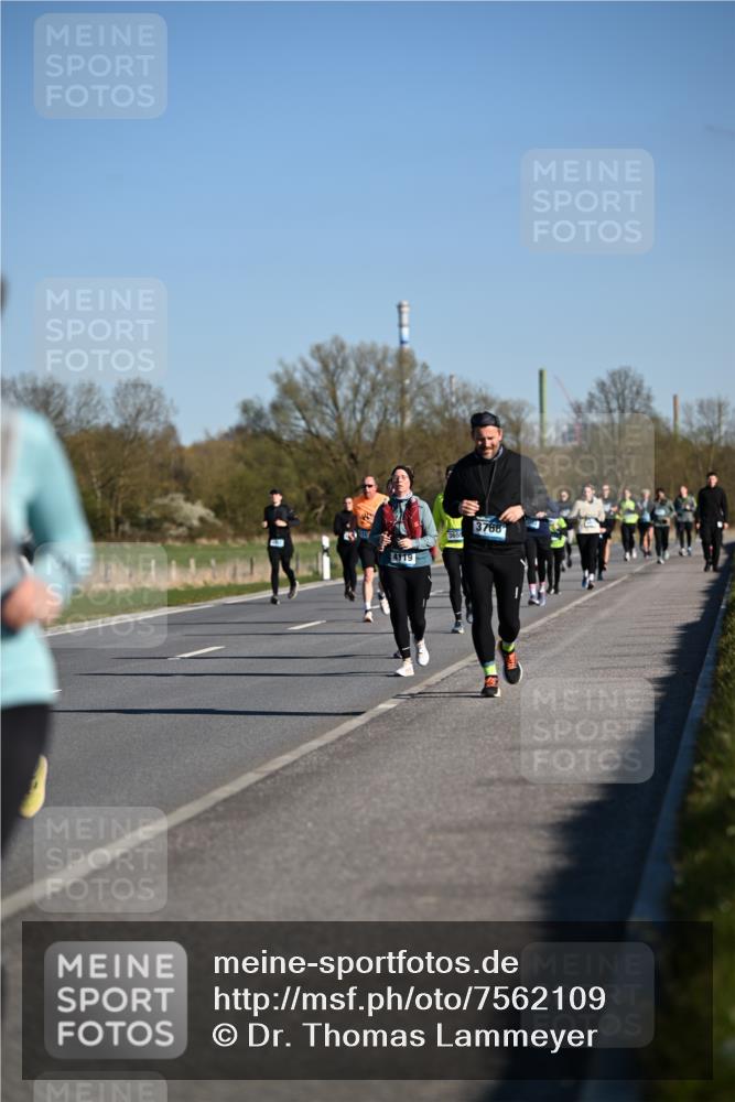 06.04.2025 - 44. Internationalen Wilhelmsburger Insellauf Dr. Thomas Lammeyer http://msf.ph/oto/7562109 06.04.2025 09:36:58 Laufen 4119, 3659, 3766 meine-sportfotos.de