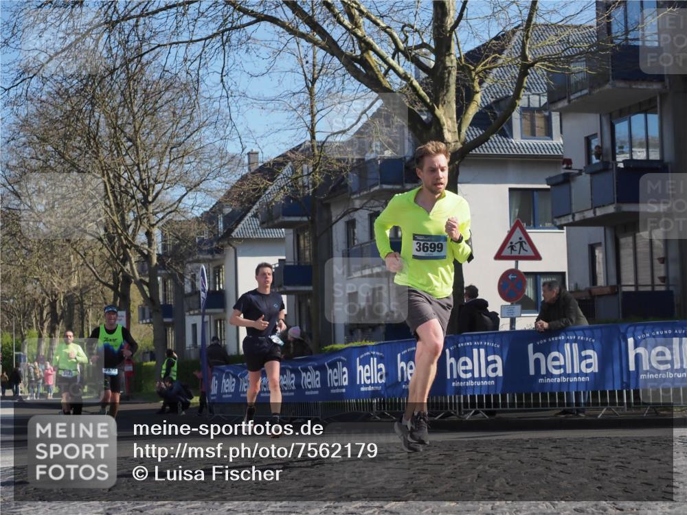 06.04.2025 - 44. Internationalen Wilhelmsburger Insellauf Luisa Fischer http://msf.ph/oto/7562179 06.04.2025 10:30:44 Ziel 3699, 3939 meine-sportfotos.de