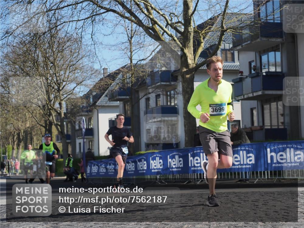 06.04.2025 - 44. Internationalen Wilhelmsburger Insellauf Luisa Fischer http://msf.ph/oto/7562187 06.04.2025 10:30:44 Ziel 4541, 3699, 3939 meine-sportfotos.de