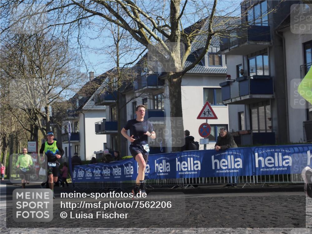 06.04.2025 - 44. Internationalen Wilhelmsburger Insellauf Luisa Fischer http://msf.ph/oto/7562206 06.04.2025 10:30:45 Ziel 3447, 1001, 45, 3939 meine-sportfotos.de