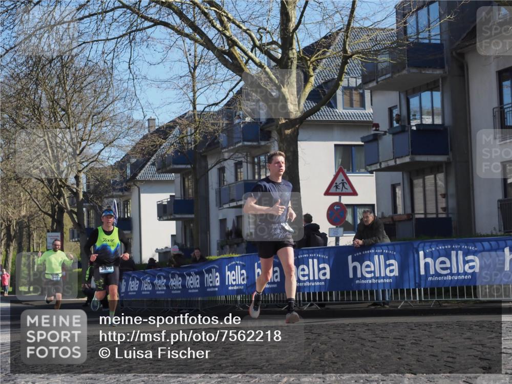 06.04.2025 - 44. Internationalen Wilhelmsburger Insellauf Luisa Fischer http://msf.ph/oto/7562218 06.04.2025 10:30:45 Ziel 344, 3939 meine-sportfotos.de