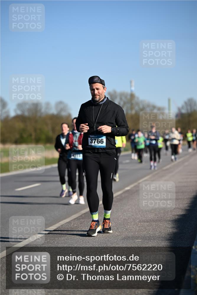 06.04.2025 - 44. Internationalen Wilhelmsburger Insellauf Dr. Thomas Lammeyer http://msf.ph/oto/7562220 06.04.2025 09:37:02 Laufen 3766 meine-sportfotos.de