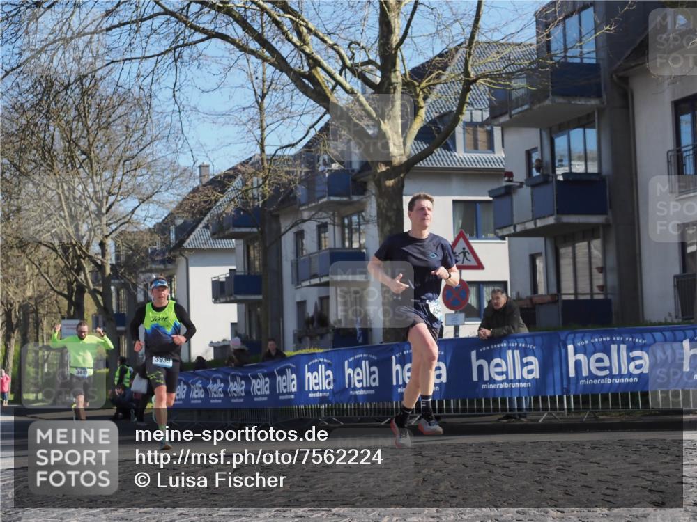 06.04.2025 - 44. Internationalen Wilhelmsburger Insellauf Luisa Fischer http://msf.ph/oto/7562224 06.04.2025 10:30:45 Ziel 344, 3939 meine-sportfotos.de