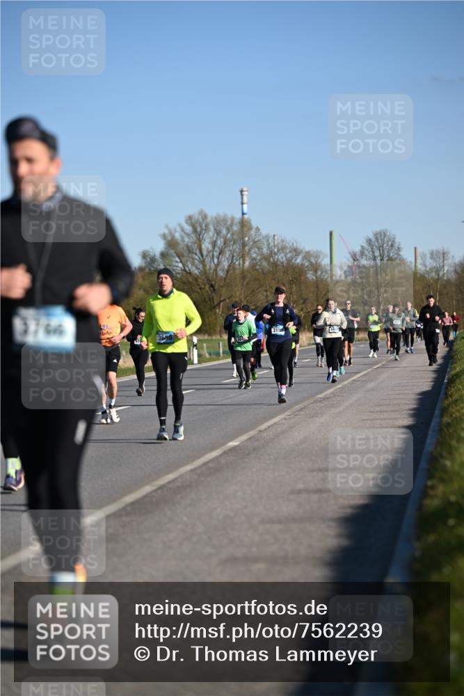 06.04.2025 - 44. Internationalen Wilhelmsburger Insellauf Dr. Thomas Lammeyer http://msf.ph/oto/7562239 06.04.2025 09:37:03 Laufen 3706, 21, 3665, 315 meine-sportfotos.de