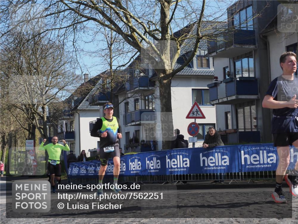 06.04.2025 - 44. Internationalen Wilhelmsburger Insellauf Luisa Fischer http://msf.ph/oto/7562251 06.04.2025 10:30:46 Ziel 3939, 3447 meine-sportfotos.de