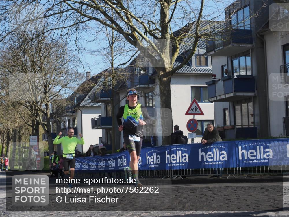 06.04.2025 - 44. Internationalen Wilhelmsburger Insellauf Luisa Fischer http://msf.ph/oto/7562262 06.04.2025 10:30:47 Ziel 3447, 3939 meine-sportfotos.de
